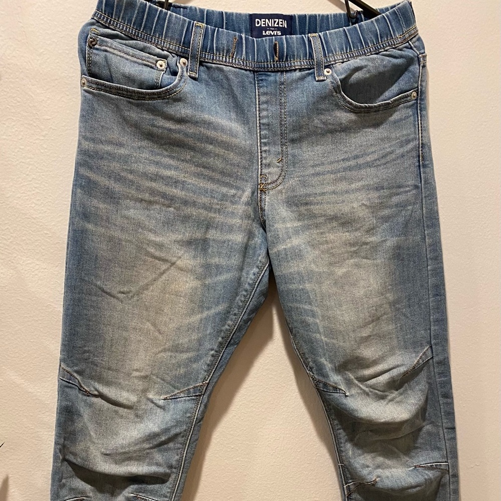 Women’s Levi Jogger Jeans